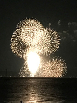 遠い花火、近い花火